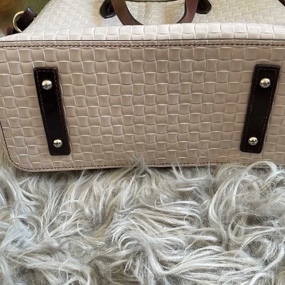 Cute Dooney and Bourke like new - Picture 3 of 4